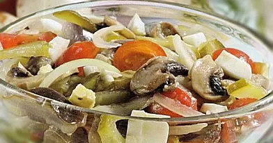 Silkės ir grybų mišrainė