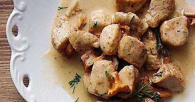 Vištiena voveraičių padaže