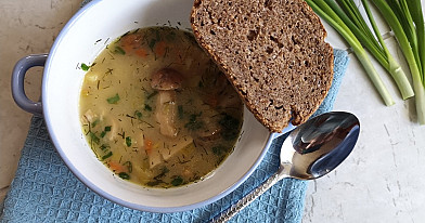 Суп из боровиков / грибов с картофелем и морковью