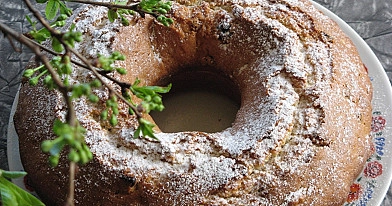Сметанный кекс с сухофруктами и орехами