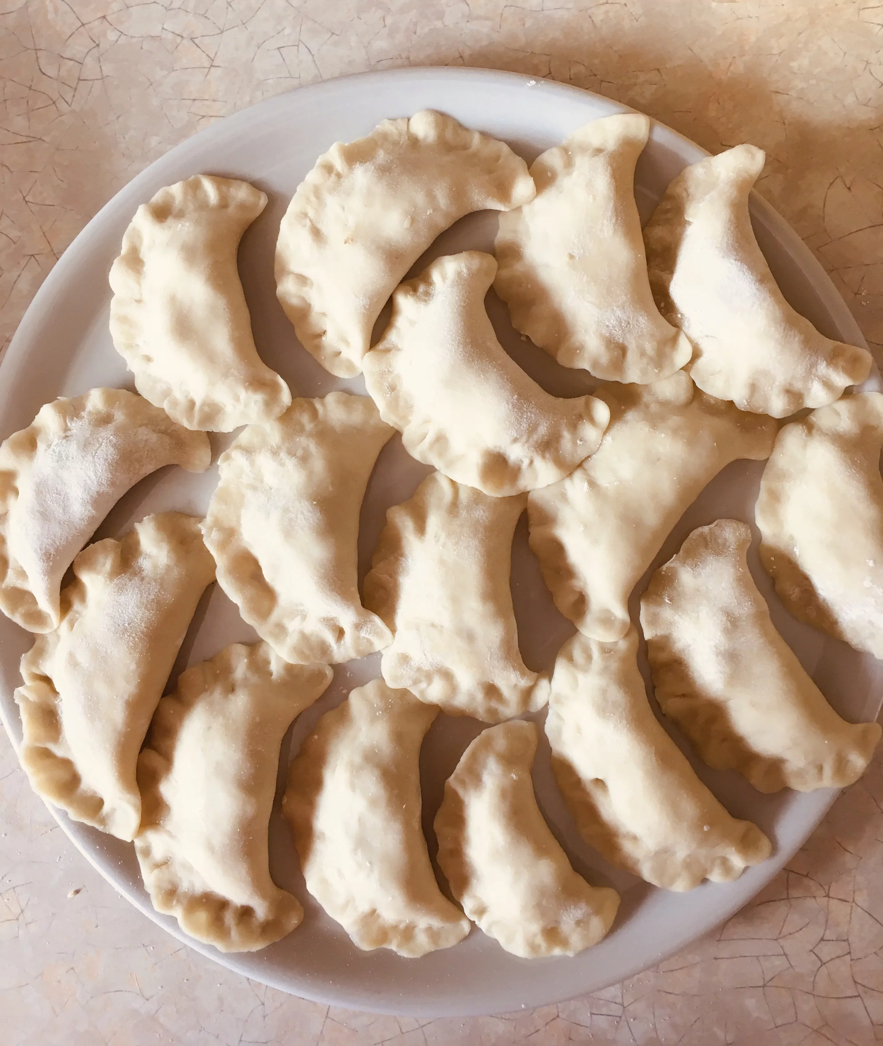 Virtinių arba koldūnų tešla, kuri NESITRAUKIA