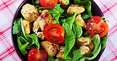 Špinatų ir vištienos salotos