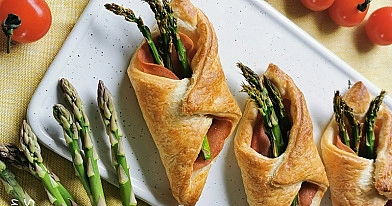 Užkandžiai su smidrais, kumpiu ir sūriu