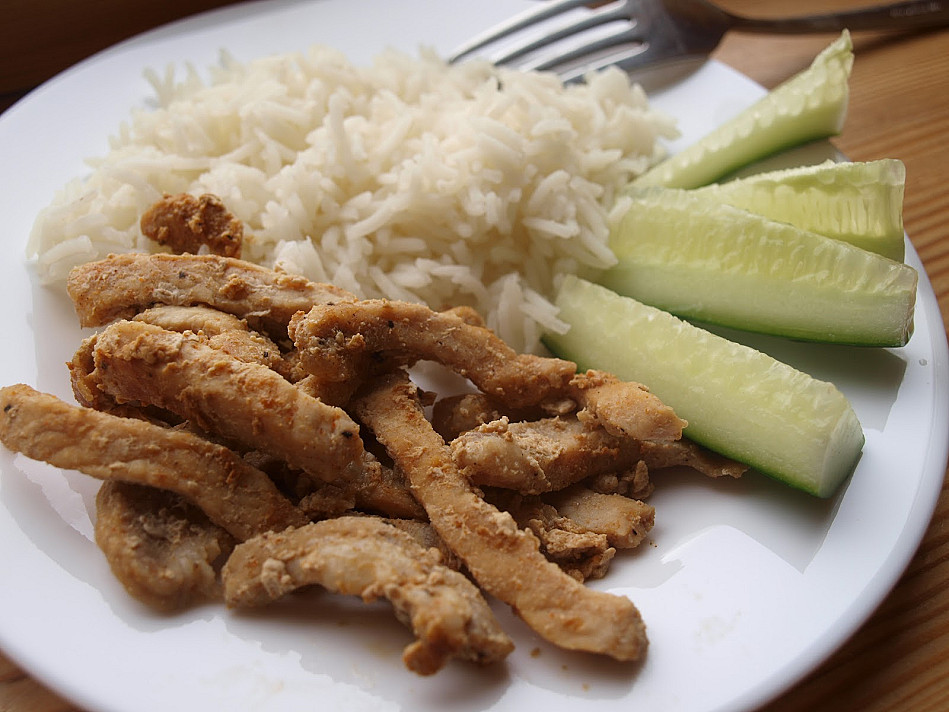 Недорогое блюдо: жареное мясо - свиная корейка полосками с рисом