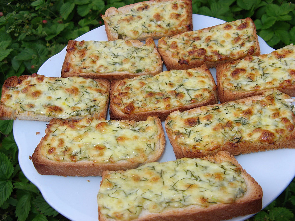 Vieno kąsnio sumuštiniai - užkandžiai su sūriu netikėtiems svečiams