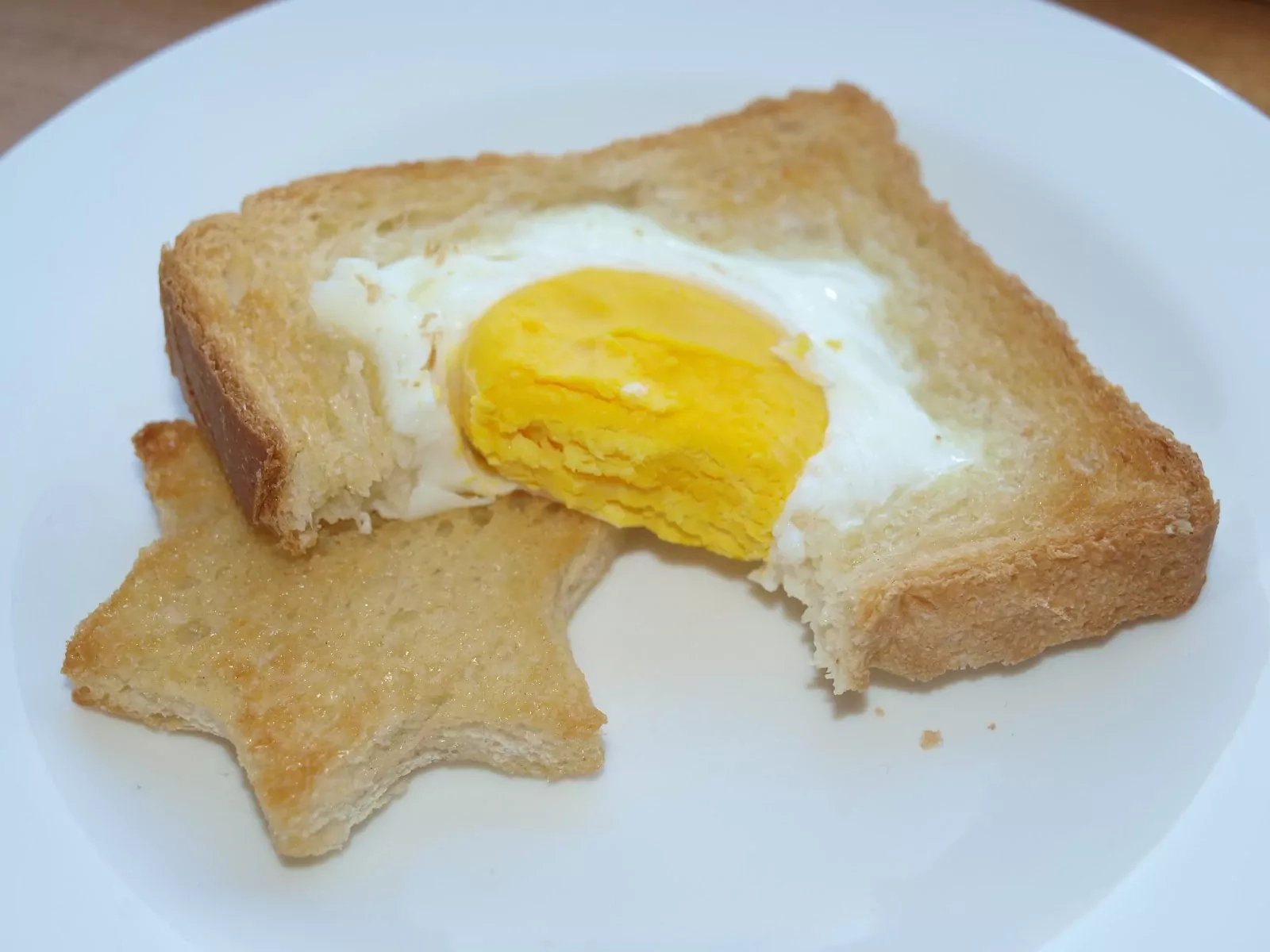 Горячие бутерброды с яйцом, запеченные в духовке