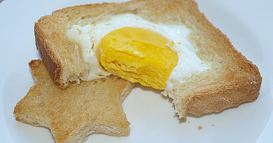 Горячие бутерброды с яйцом, запеченные в духовке