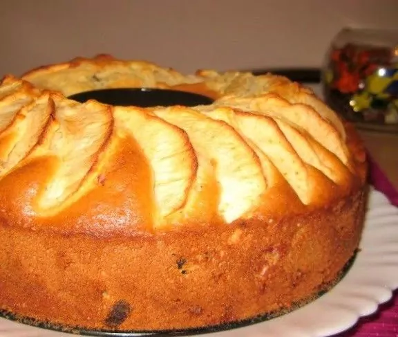 Pyragas su džiovintais vaisiais