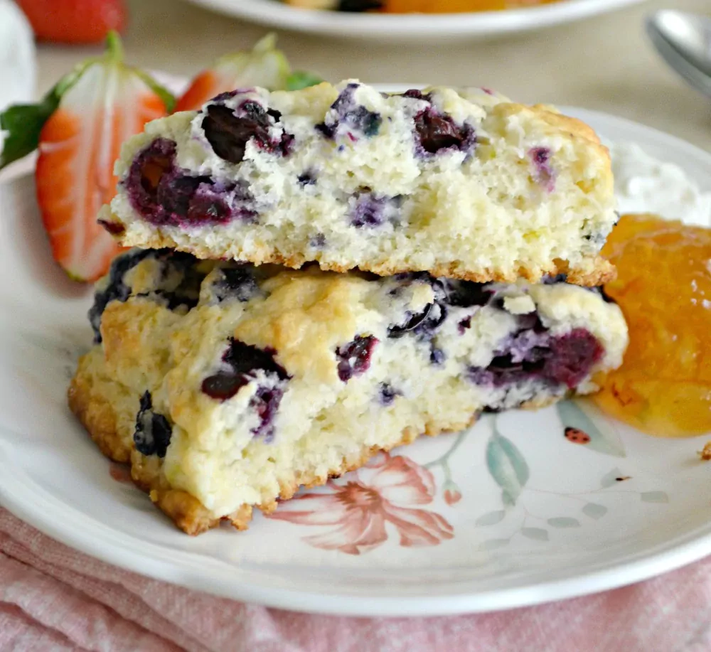 Amerikietiški mėlynių ir citrinų pyragėliai vaikams arba užkandžiams Scones