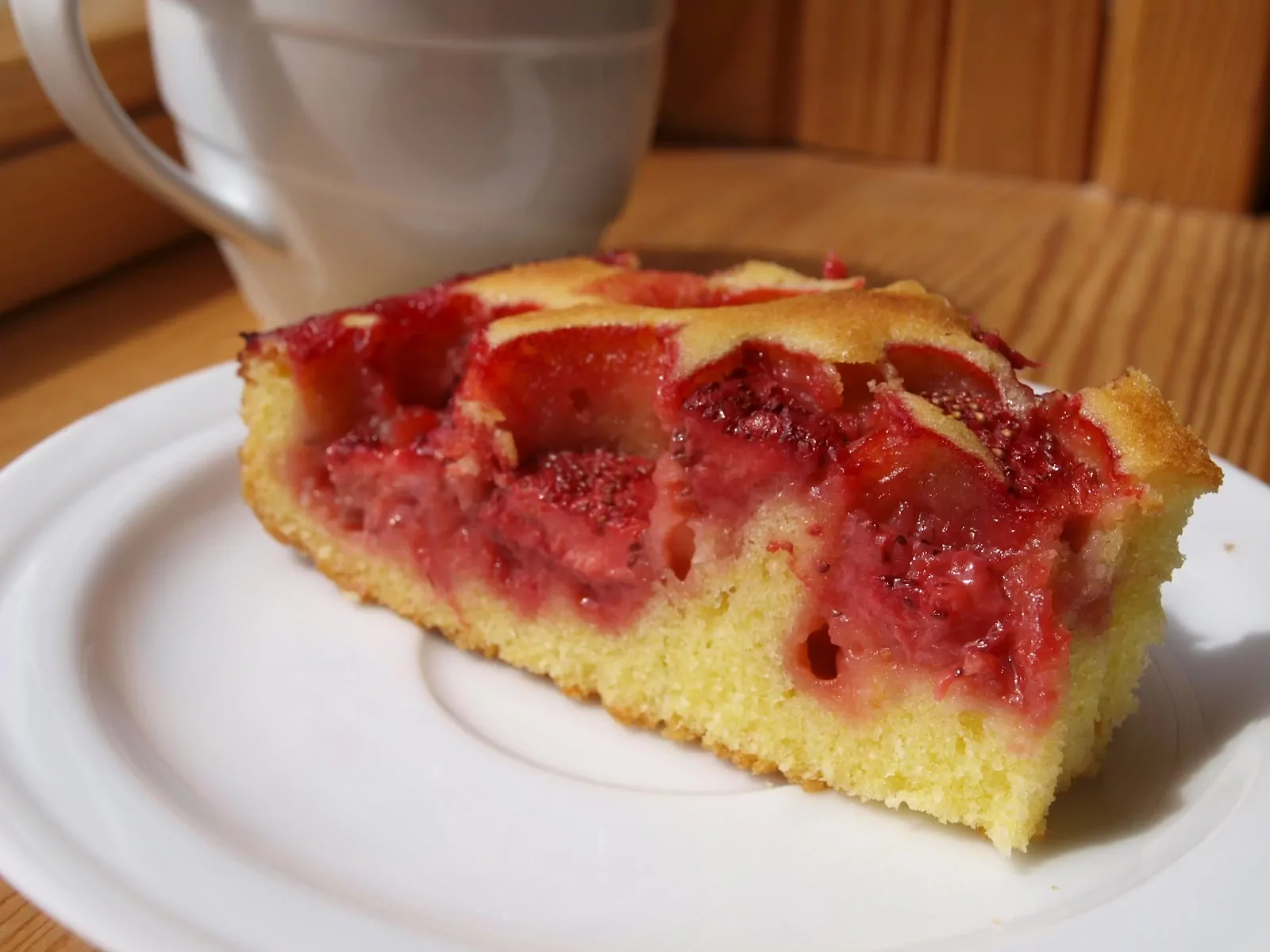 Skanus, paprastas ir greitas pyragas su braškėmis