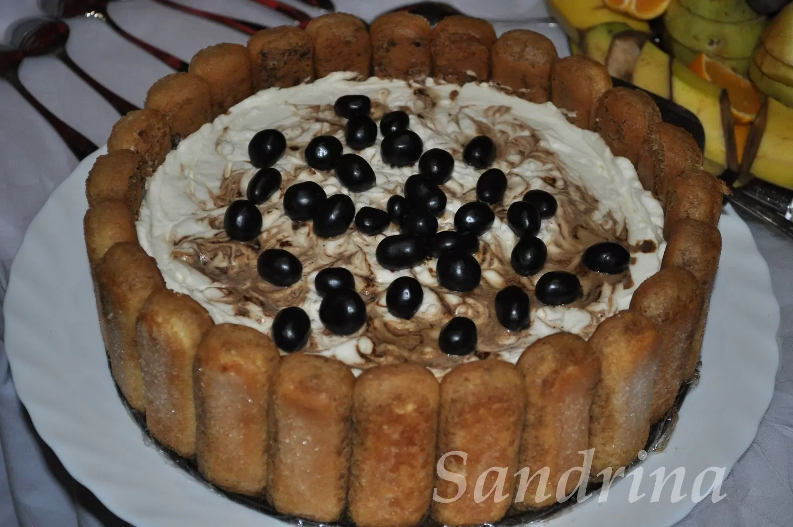 Nekeptas tiramisu sūrio tortas su sausainiais - damų piršteliais ir grietinėle