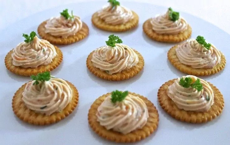 Lašišos ir sūrio užkandis