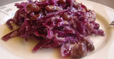 Raudongūžių kopūstų salotos