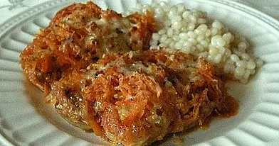 Pomidorų padažu ir morkomis užkepta sprandinė