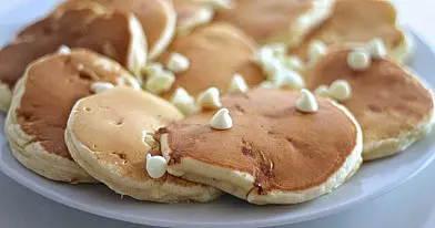 Blynai su baltuoju šokoladu