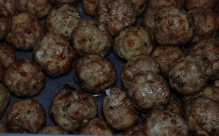 Makaronai su maltos mėsos kukulaičių padažu