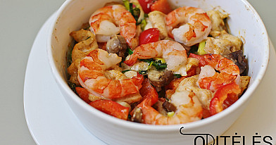 Запеканка из курицы и креветок с овощами
