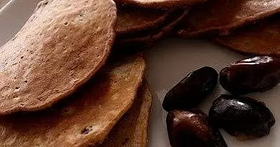 Blynai su džiovintomis datulėmis