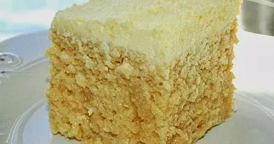 Vanilinis pyragas su sutirštintu pienu