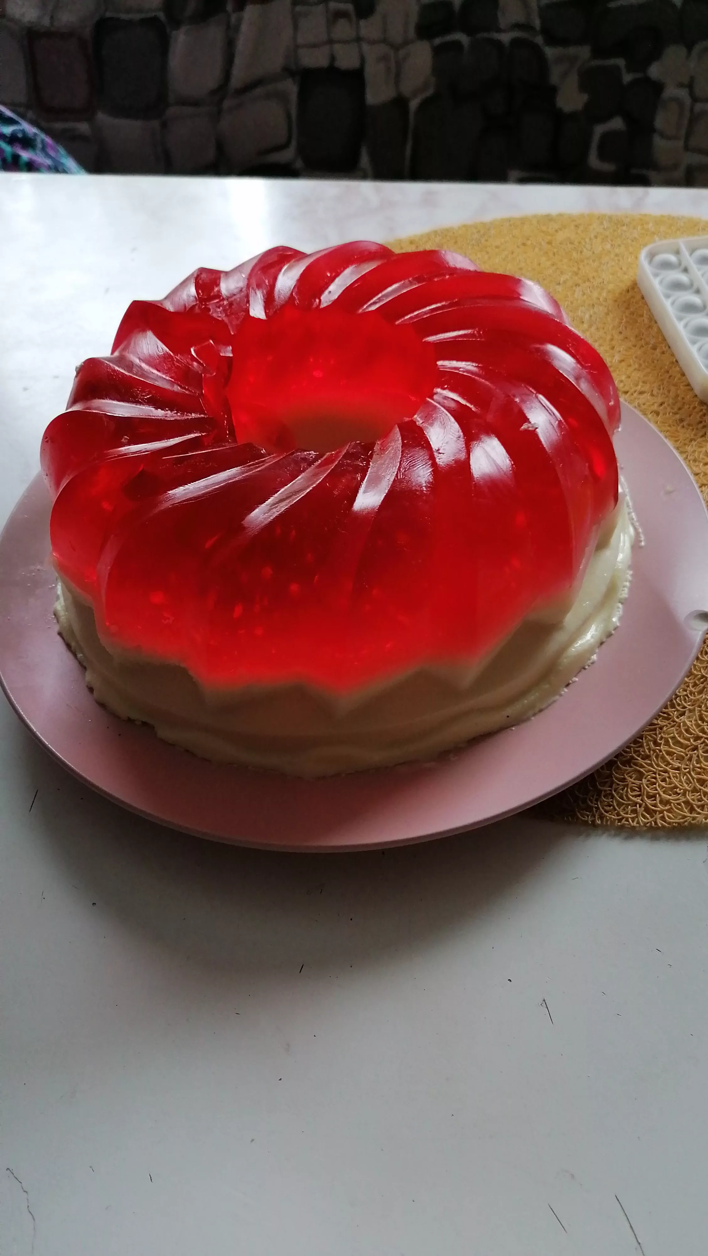 Želė desertas su grietinėle