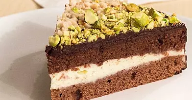 Šokoladinis pyragas su riešutais (Video receptas)