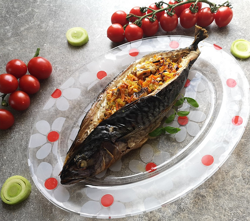 Фаршированная рыба - скумбрия в духовке с овощной начинкой