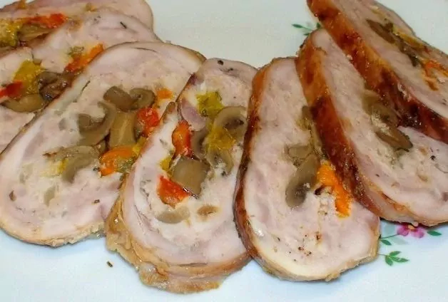 Vištienos vyniotinis su faršu, daržovėmis ir pievagrybiais