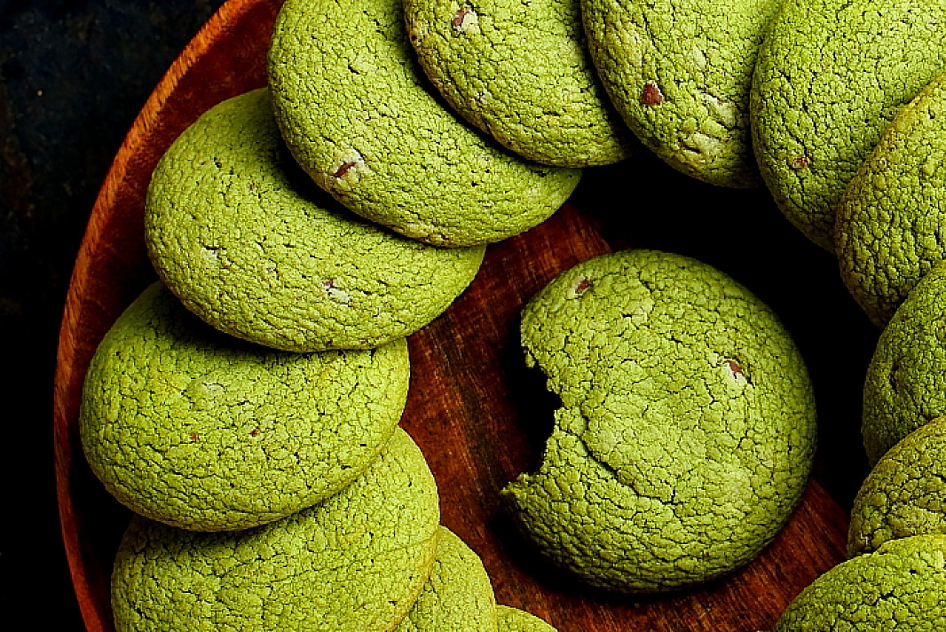 Lengvai padaromi žali sausainiai su matcha milteliais