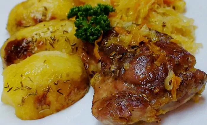 Raugintų kopūstų troškinys su kalakutiena