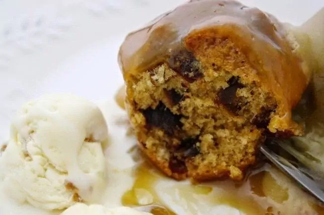 Keksiukai su datulėmis ir karameliniu padažu