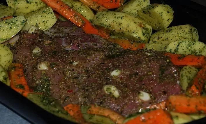 Česnakinis kiaulienos kumpis