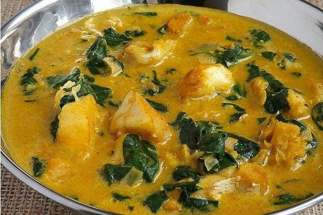 Cod with spinach and curry sauce