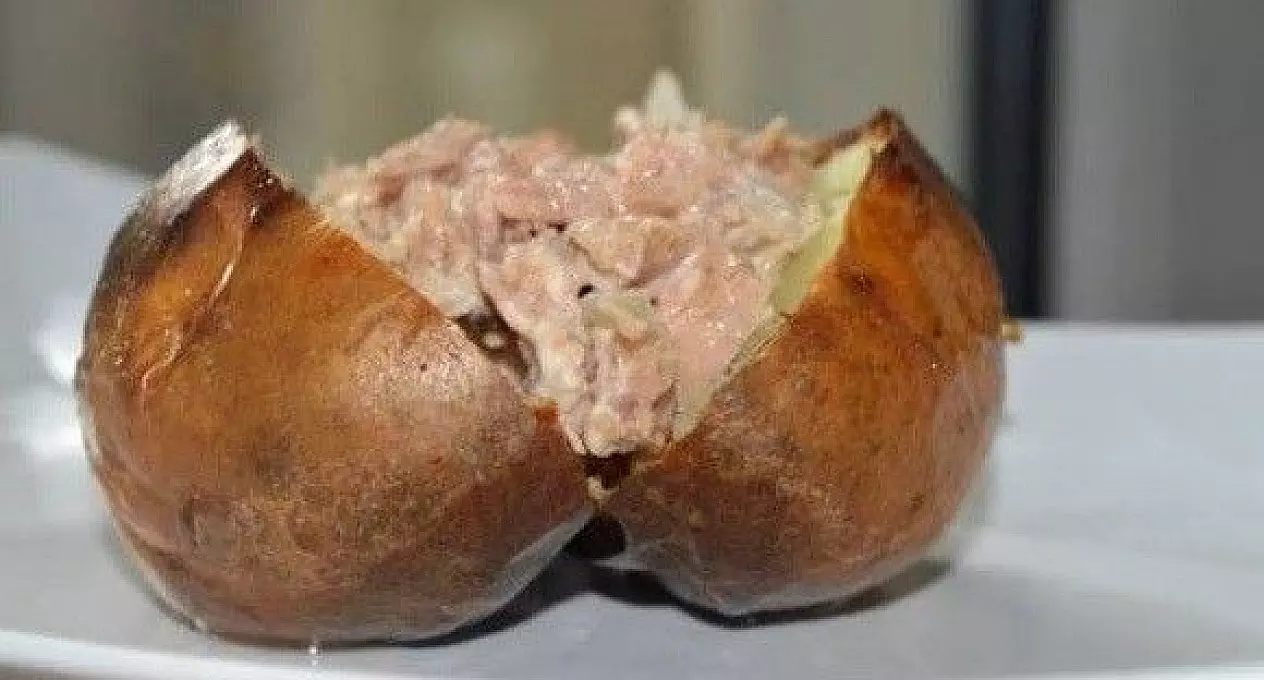 Baked potato with tuna