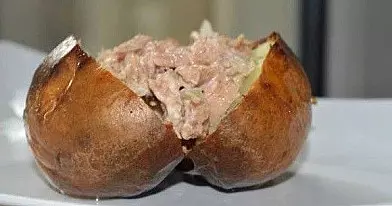 Baked potato with tuna