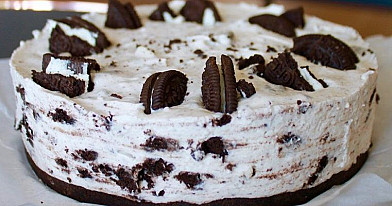 Curd and mascarpone cheesecake with "Oreo" cookies