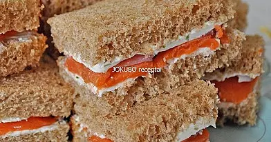 Rūkytos lašišos vieno kąsnio sumuštiniai