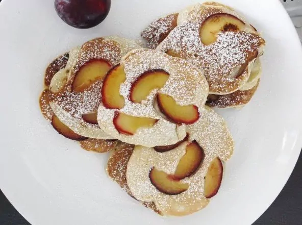 Cinamoniniai blynai su slyvomis