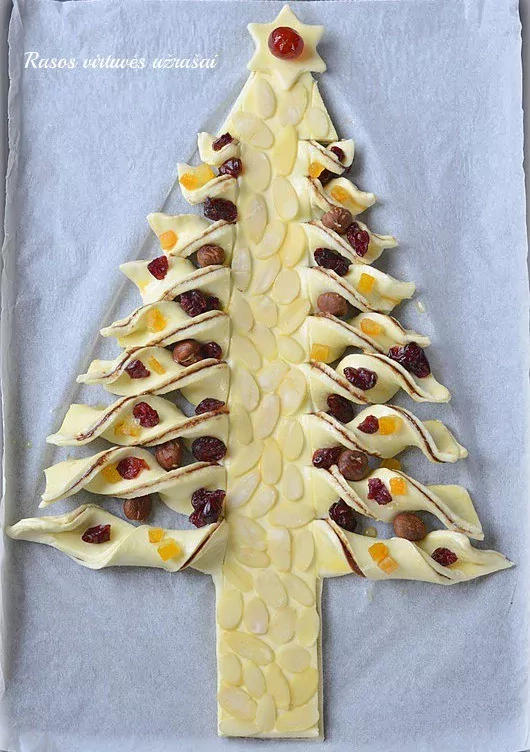 Eglutė iš sluoksniuotos tešlos