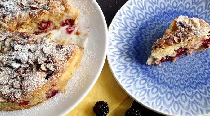 Gervuogių ir obuolių pyragas | Receptas