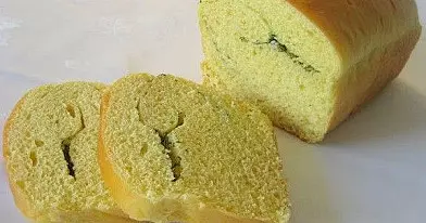 Duona su česnakiniu sviestu ir žalumynais