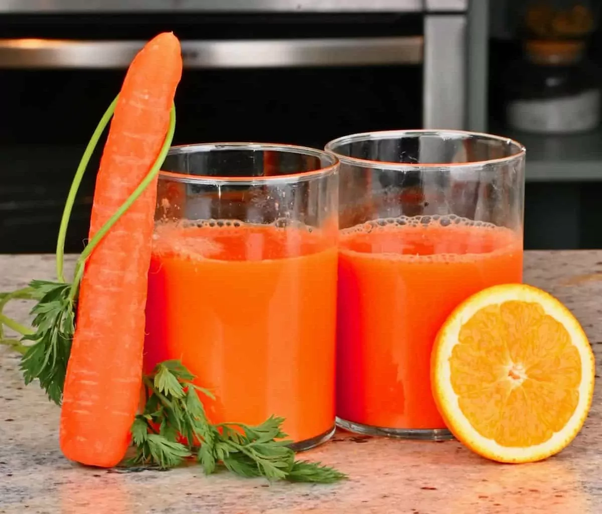 Морковный сок - польза и 2 рецепта