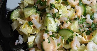 Krevečių ir agurkų salotos