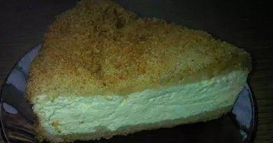 Varškės pyragas su saldintu sutirštintu pienu