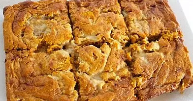 Nuostabus moliūgų pyragas su saldintu sutirštintu pienu