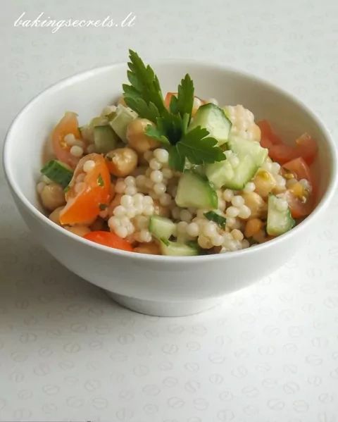 Жемчужный кускус или салат из крупы кускус с нутом