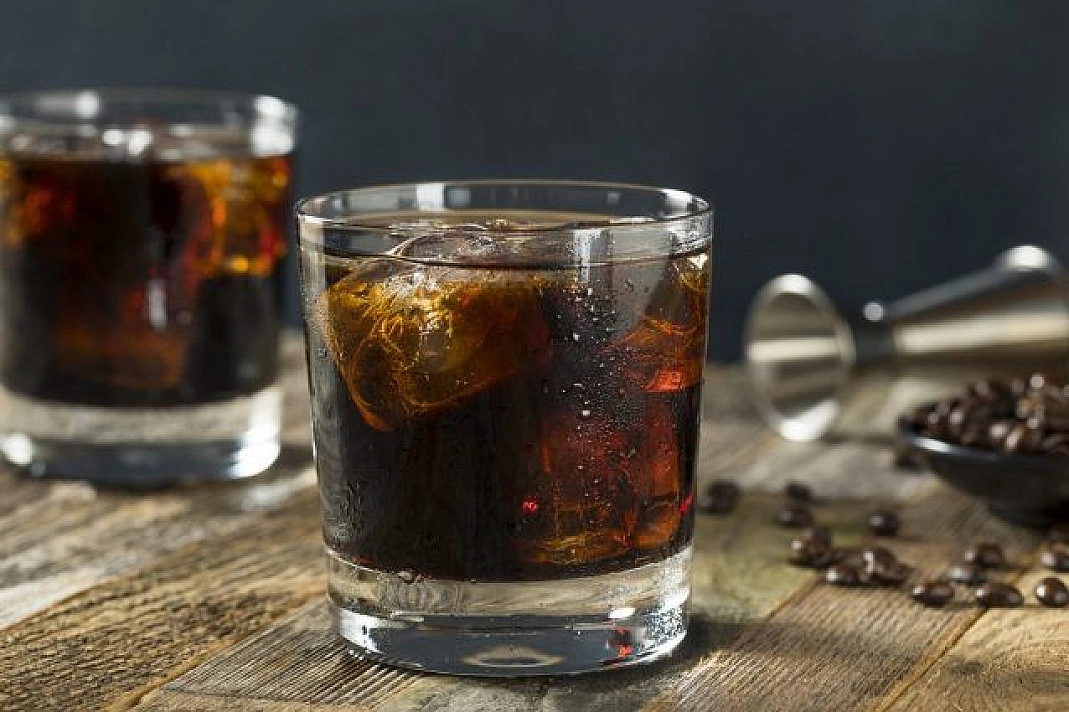 Black Russian (Чёрный русский) коктейль с водкой и кофейным ликером